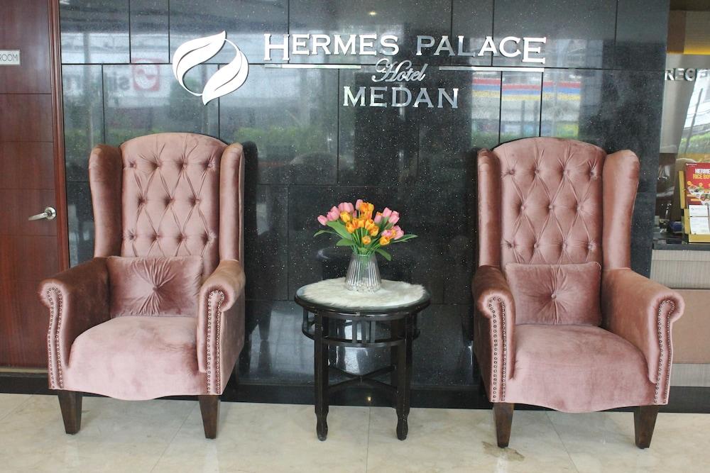 Hermes Palace Hotel Medan Buitenkant foto