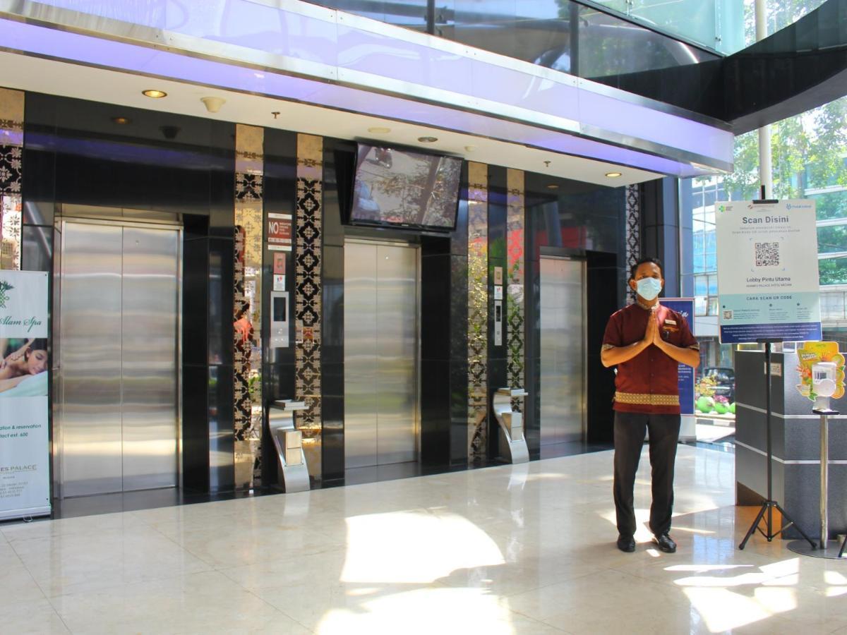 Hermes Palace Hotel Medan Buitenkant foto