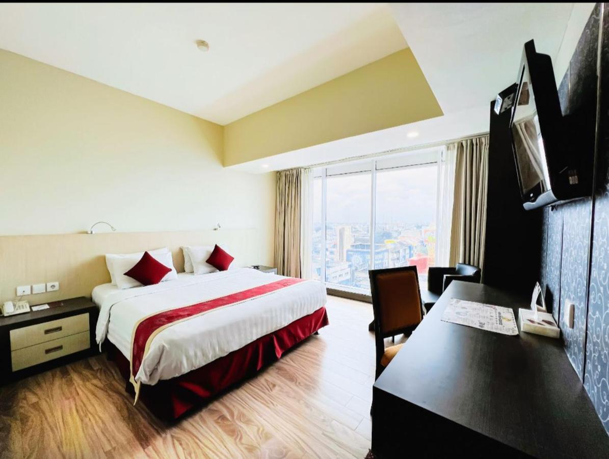 Hermes Palace Hotel Medan Buitenkant foto