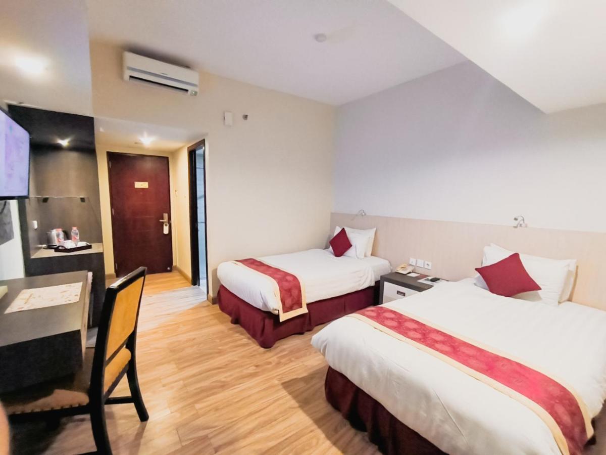 Hermes Palace Hotel Medan Buitenkant foto
