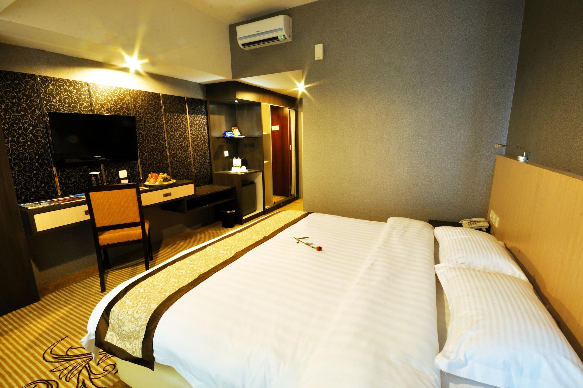 Hermes Palace Hotel Medan Buitenkant foto