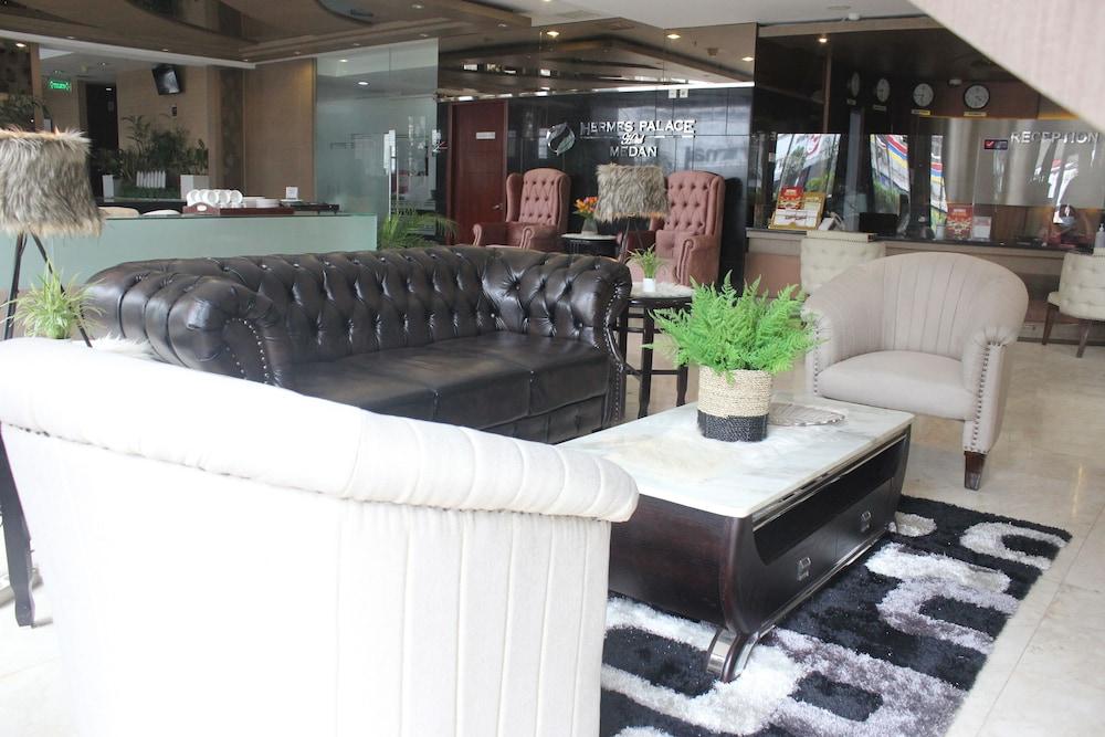 Hermes Palace Hotel Medan Buitenkant foto
