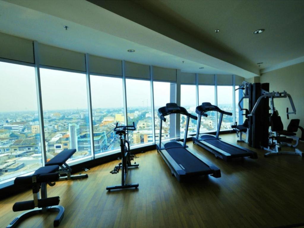 Hermes Palace Hotel Medan Buitenkant foto