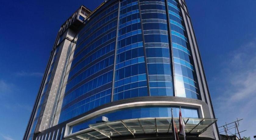 Hermes Palace Hotel Medan Buitenkant foto