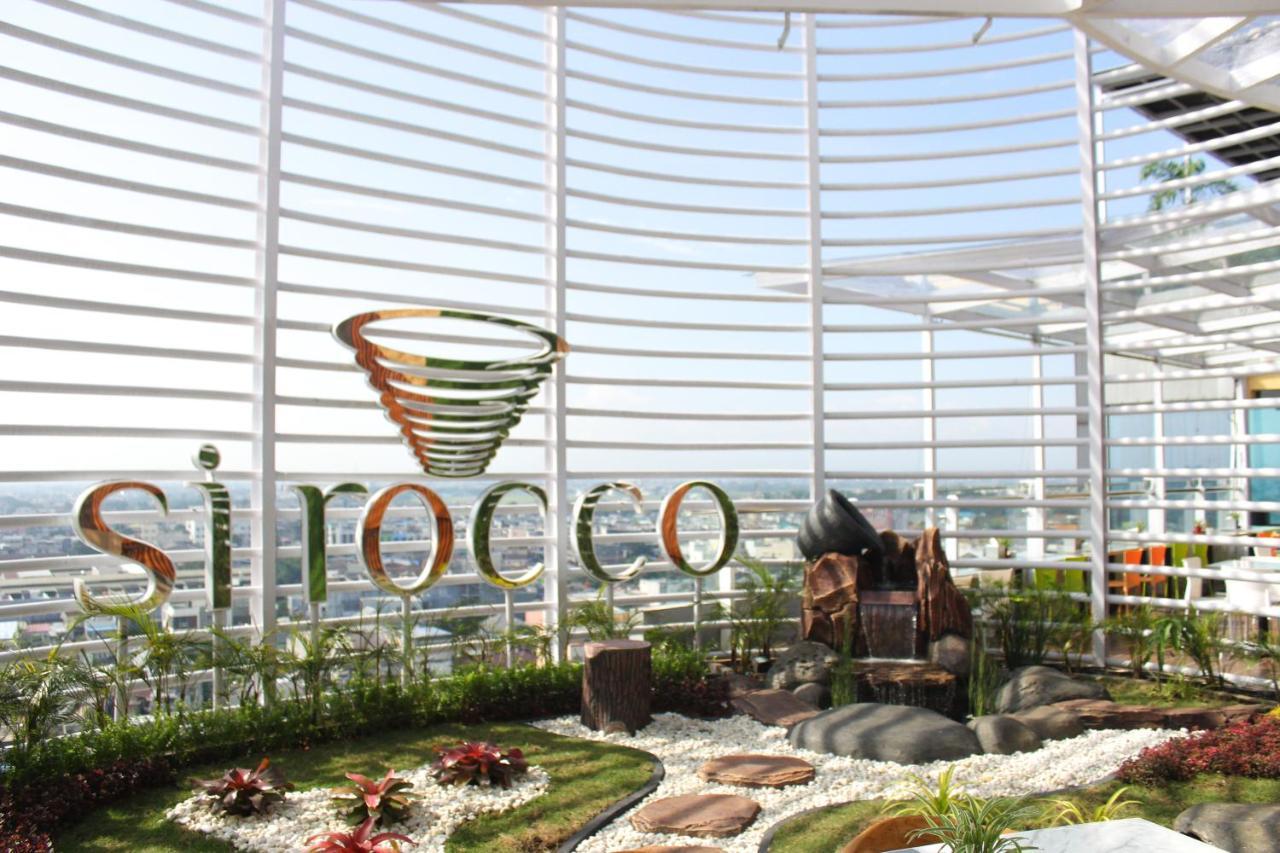 Hermes Palace Hotel Medan Buitenkant foto